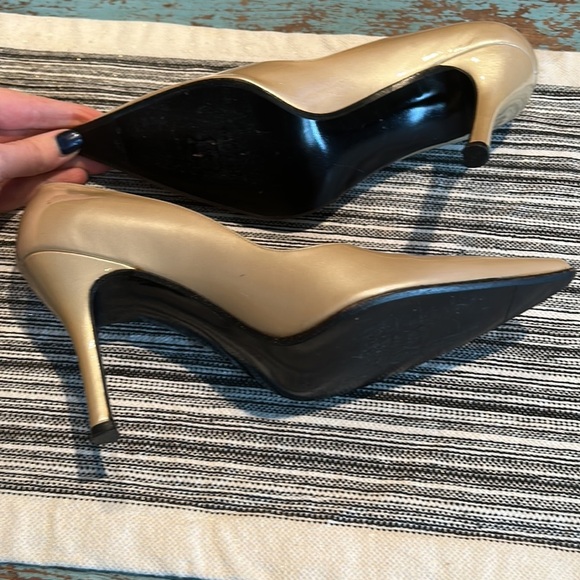Stuart Weitzman Beige Patent Leather Heels - Picture 5 of 7